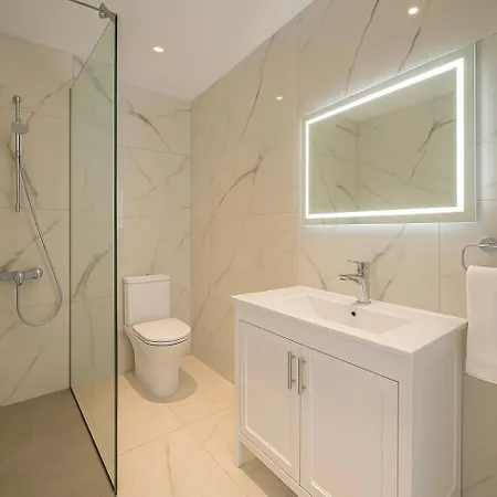 Hiddengems Residences 202 - The Lxr Penthouse - Pool & Steps Πάφος